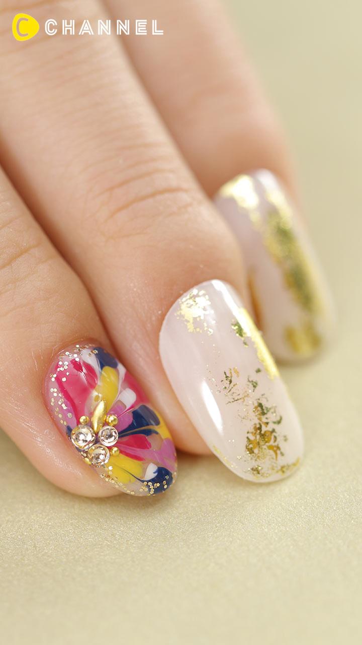 まるでラテアート！  極彩色のピーコックネイル