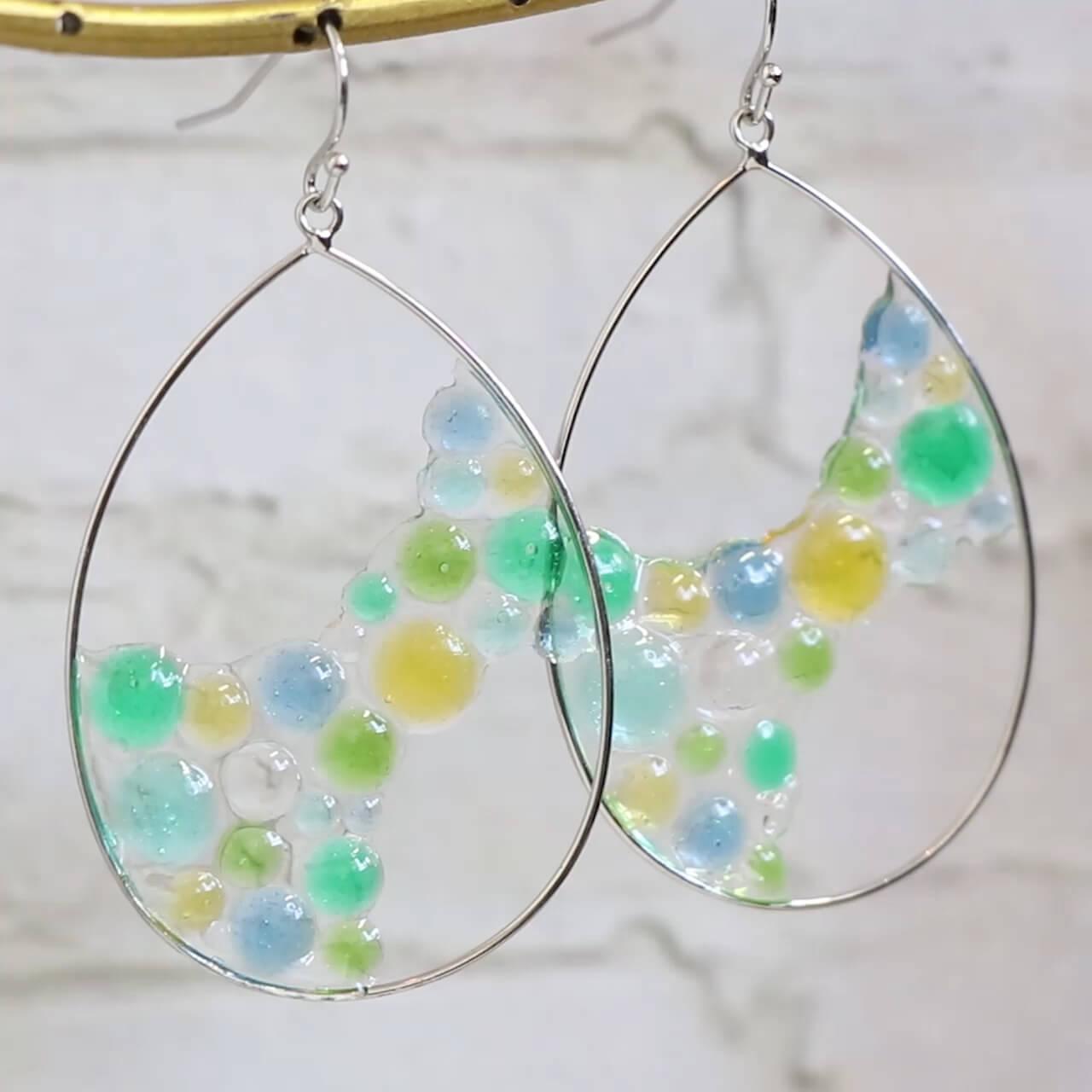 ぷっくりカワイイ「カラフルレジンのバブルピアス」