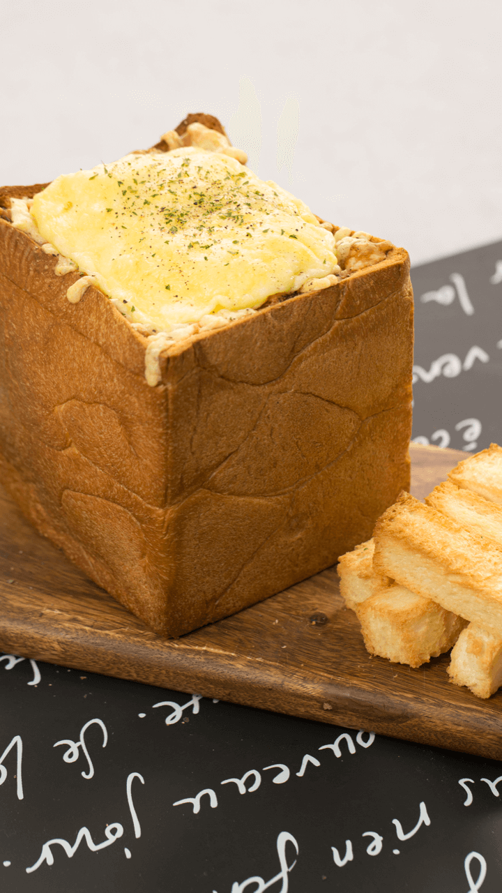 これ食べてあったまろ♡カルボナーラ風一斤パン