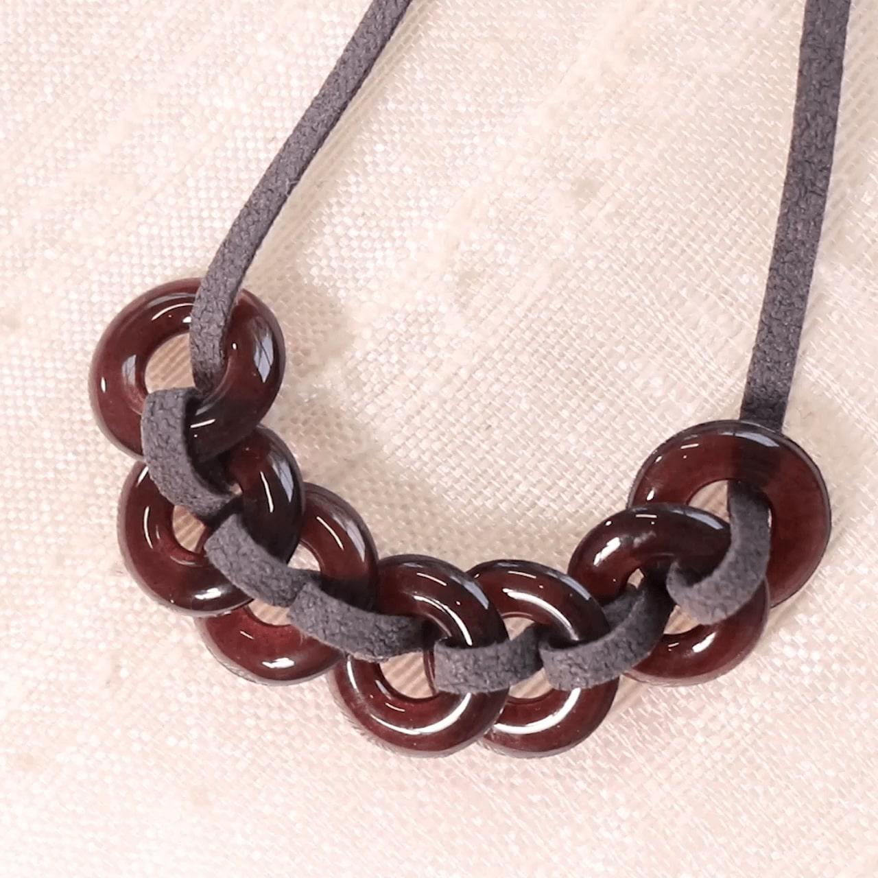 まさかの文具用品♡「パンチラベルレジンチョーカー」