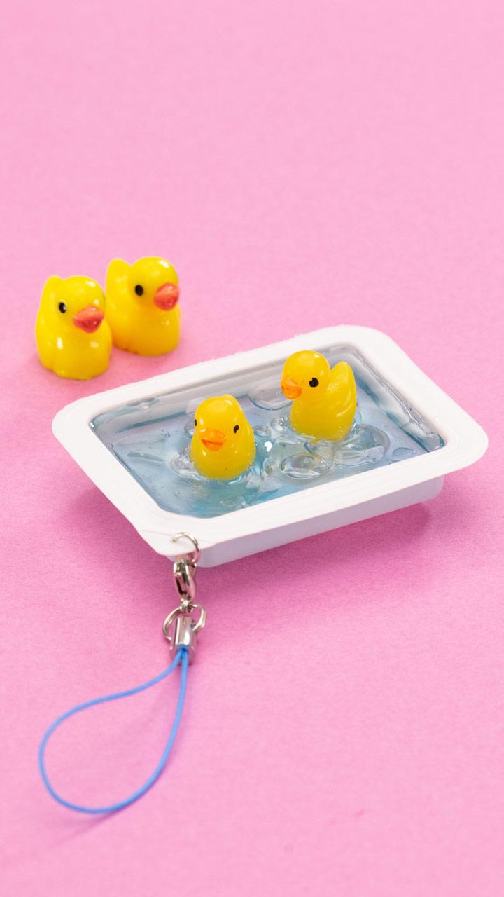 わざと気泡を入れちゃいます! お風呂でぷかぷかあひるストラップ