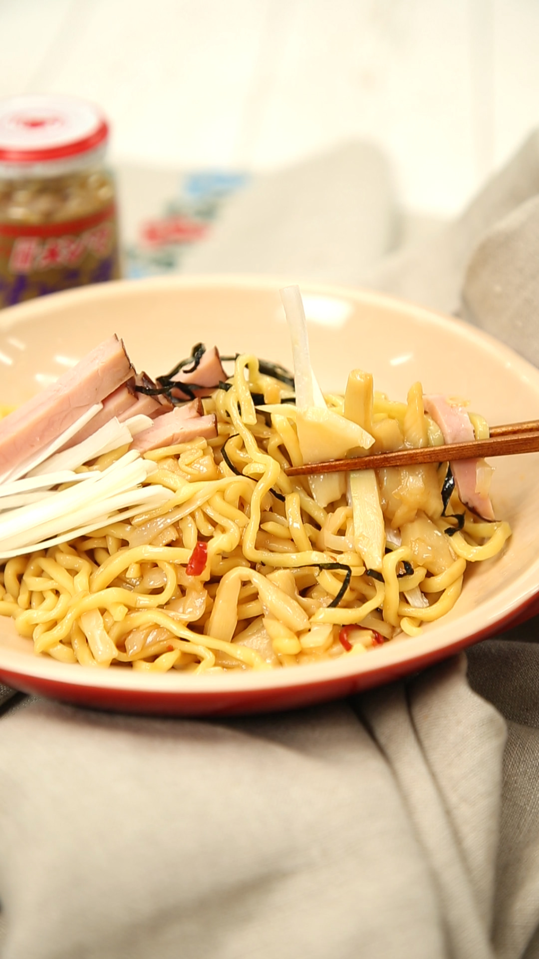 茹でて混ぜてのせるだけ！３STEPで簡単♡やみつき油そば