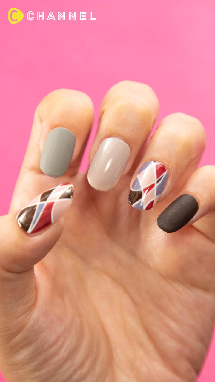 秋コーデにぴったり♡ 大人ピンクのランダムネイル