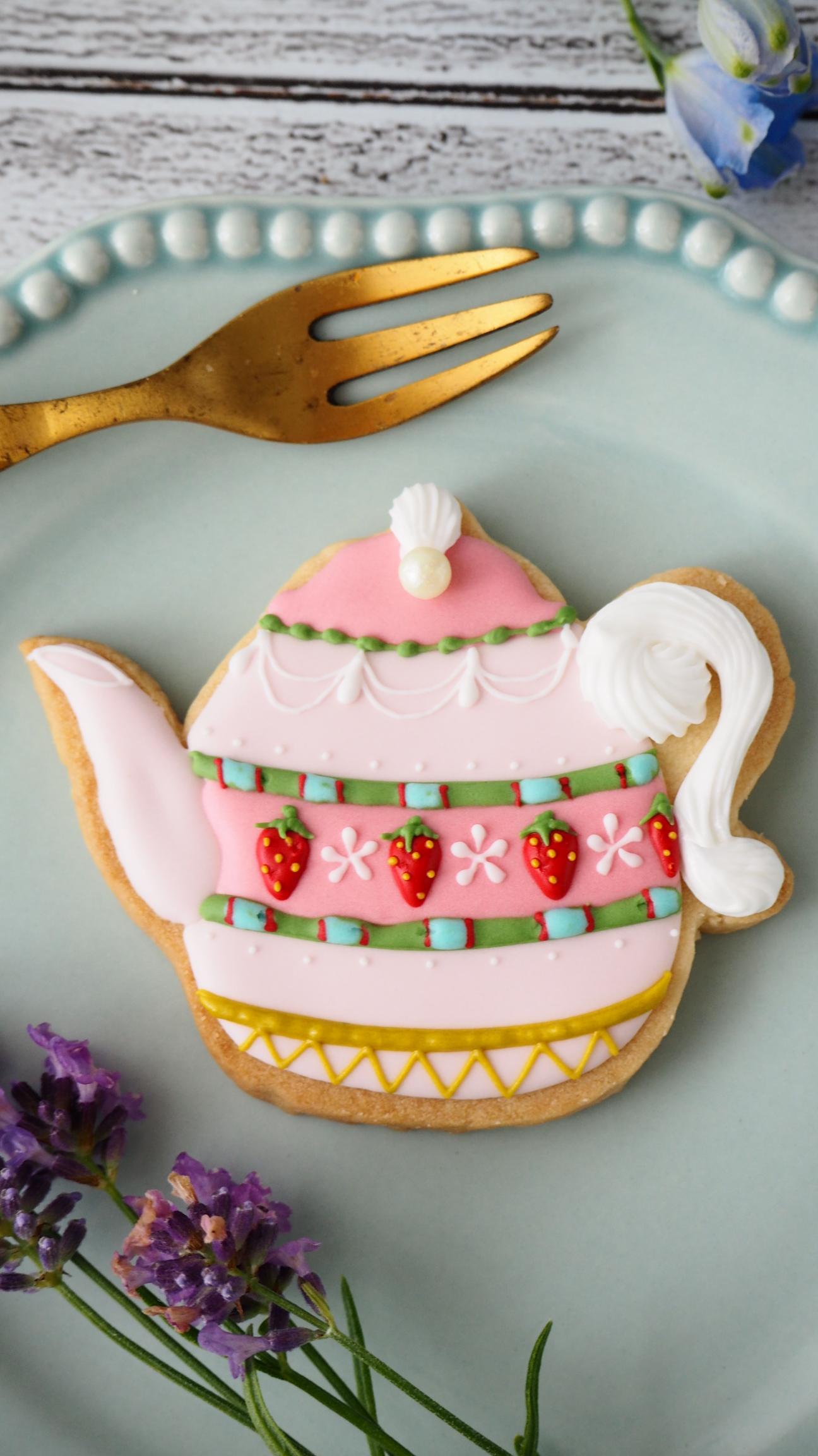 ティーポットのアイシングクッキー