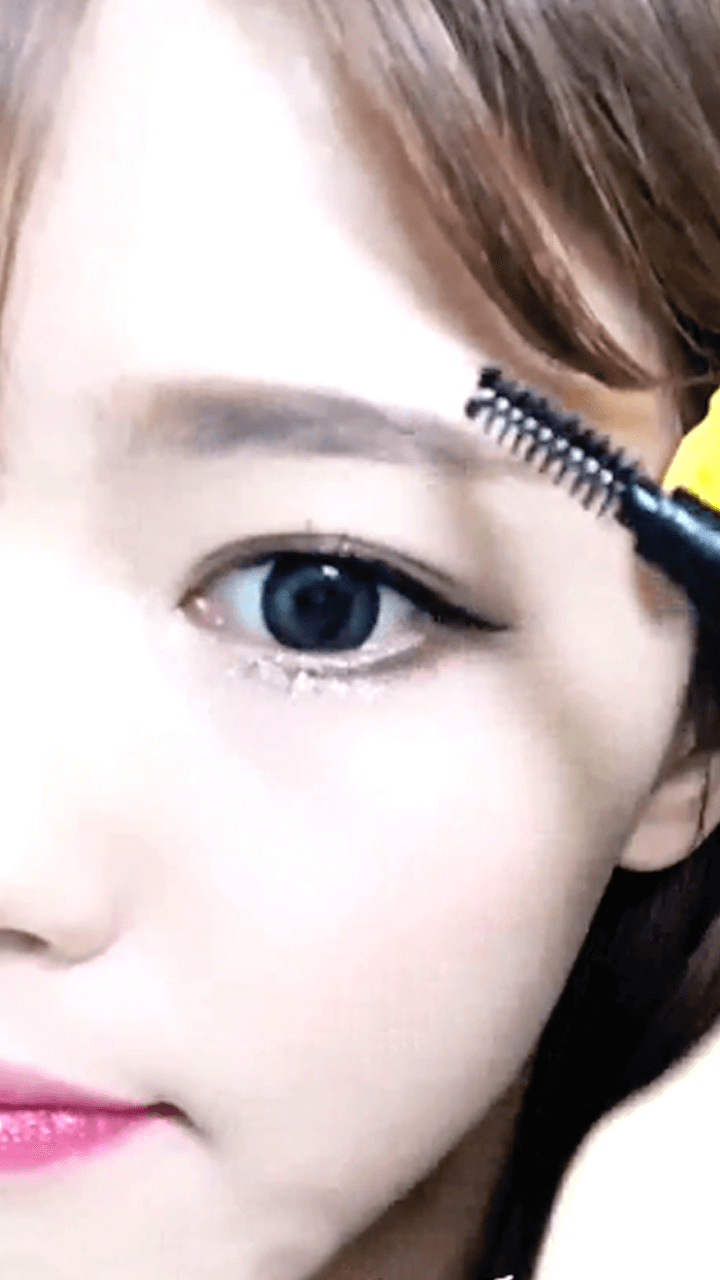 不器用さんにオススメ！ペンシルを使ったナチュラル眉の作り方