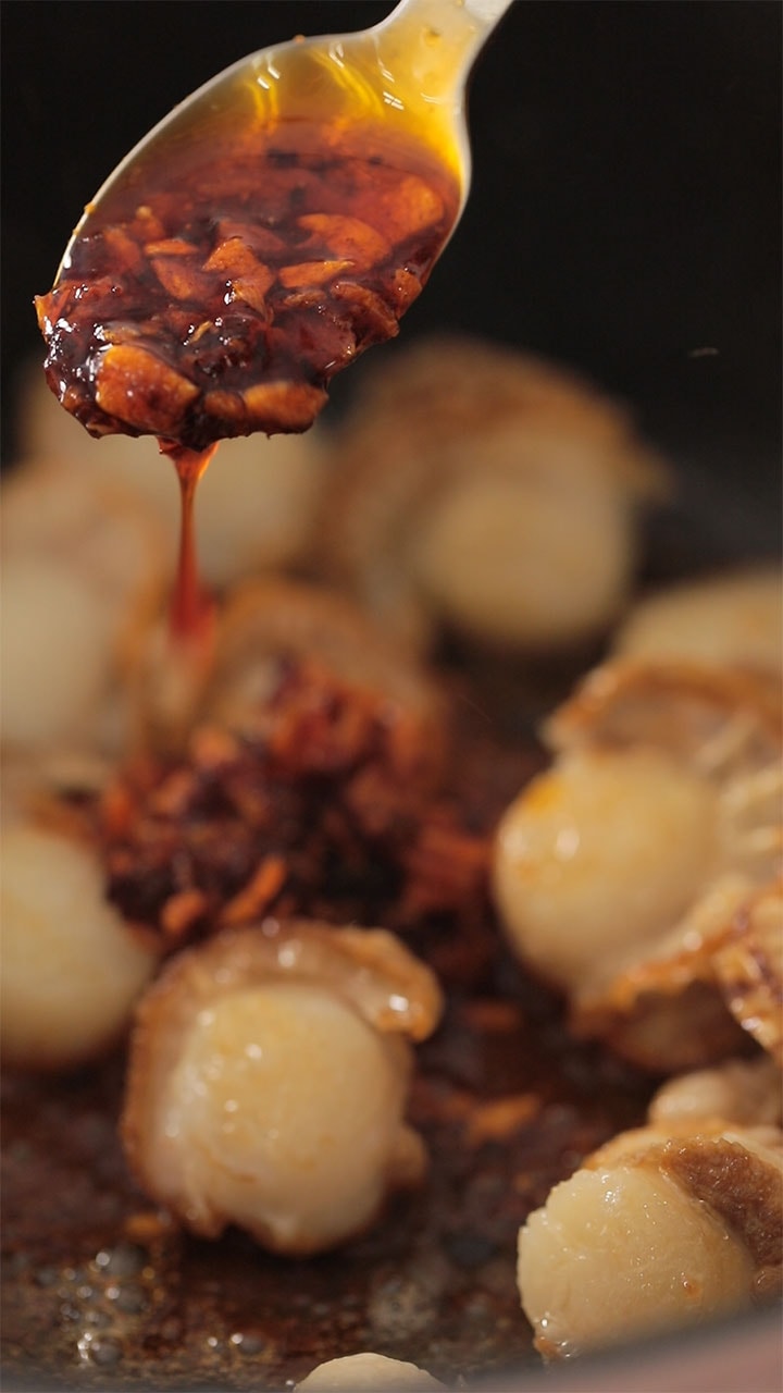 ビールがすすむ！超かんたんピリ辛おつまみ☆ ラー油ホタテ＆さきいかキムチ