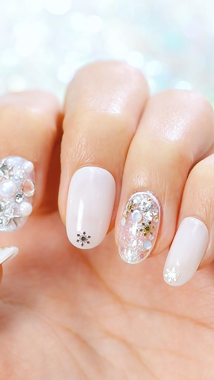 ぷっくりネイルに見とれちゃう…♡スノードームネイル