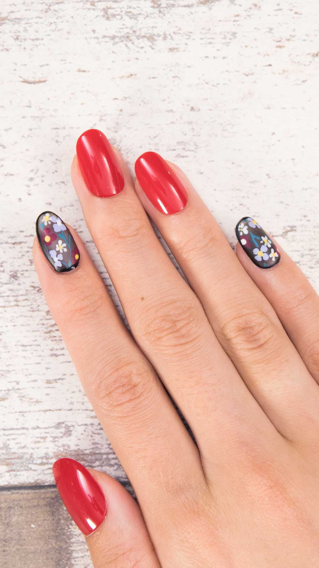 華やかネイルに視線集中♡マットチロリアンネイル