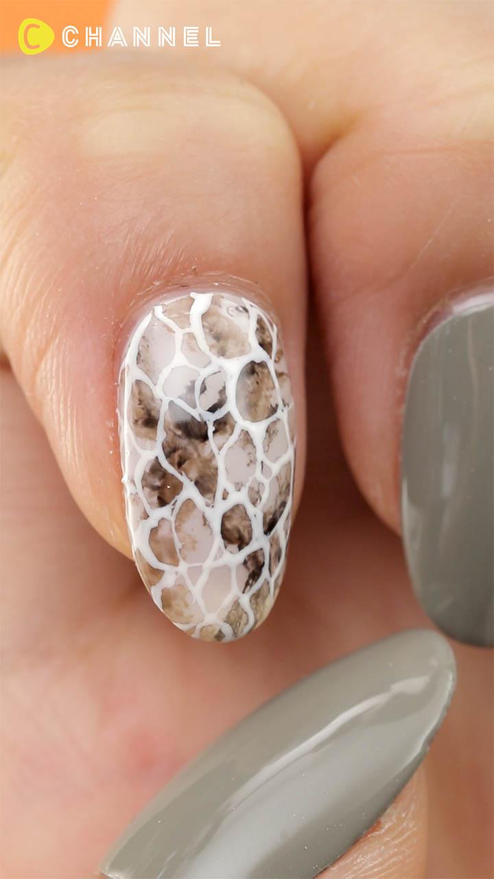 スタイリッシュな指先を演出！パイソンネイル☆