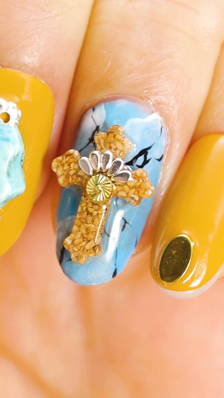 ターコイズ風ベースがおしゃれ！ボヘミアンネイル