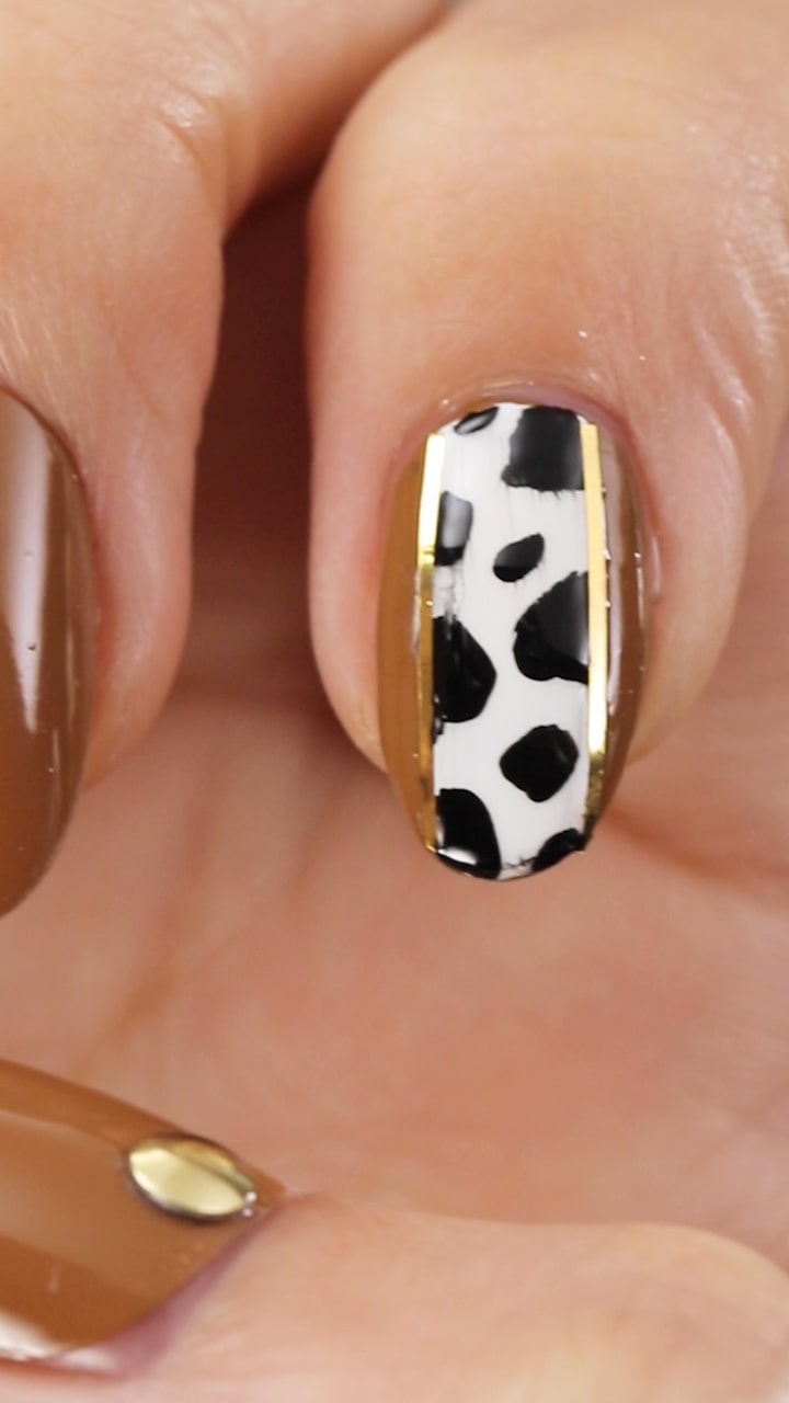 ブロッキングでおしゃれに♡ダルメシアンネイル