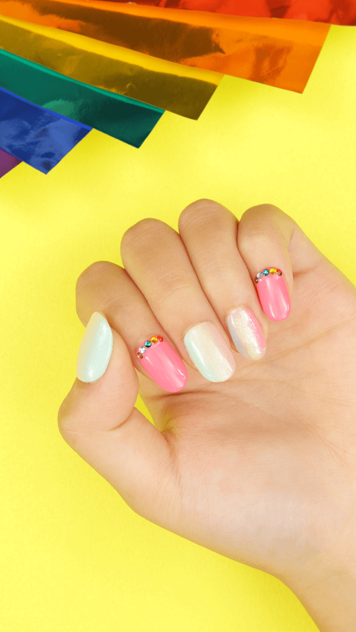 指先に幸せを集めて♡パステルレインボーネイル