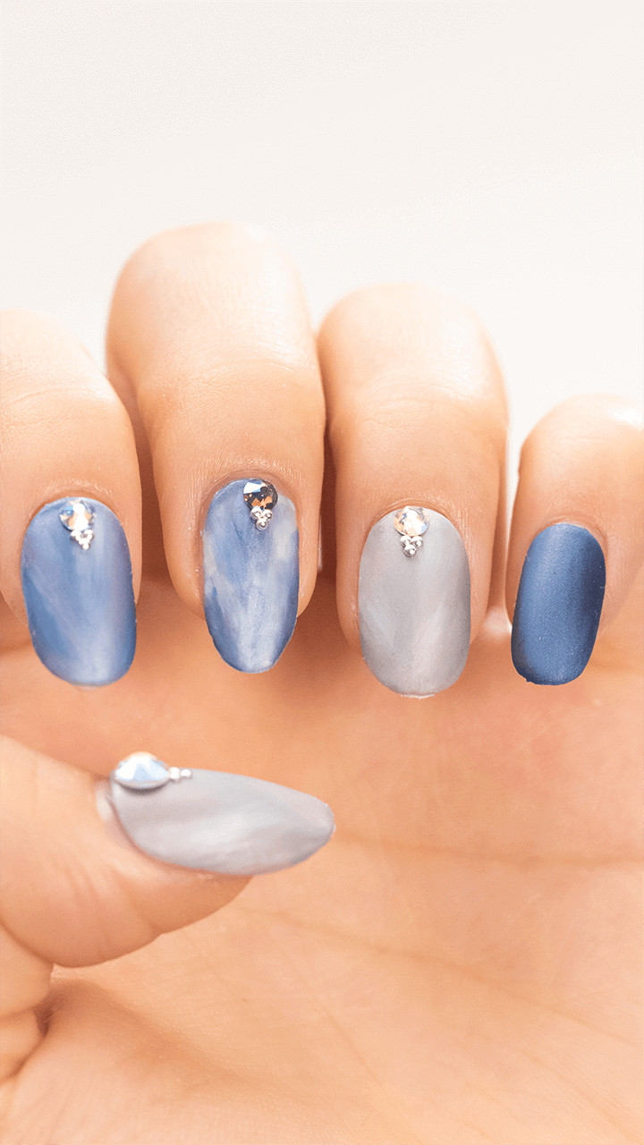 ひかりを浴びて♡ひんやり輝く冬の「ニュアンスネイル」