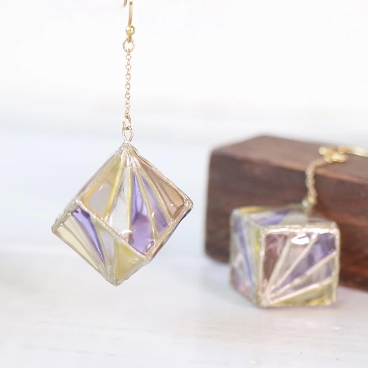 立体でステキ☆　「ステンドグラス風ピアス」