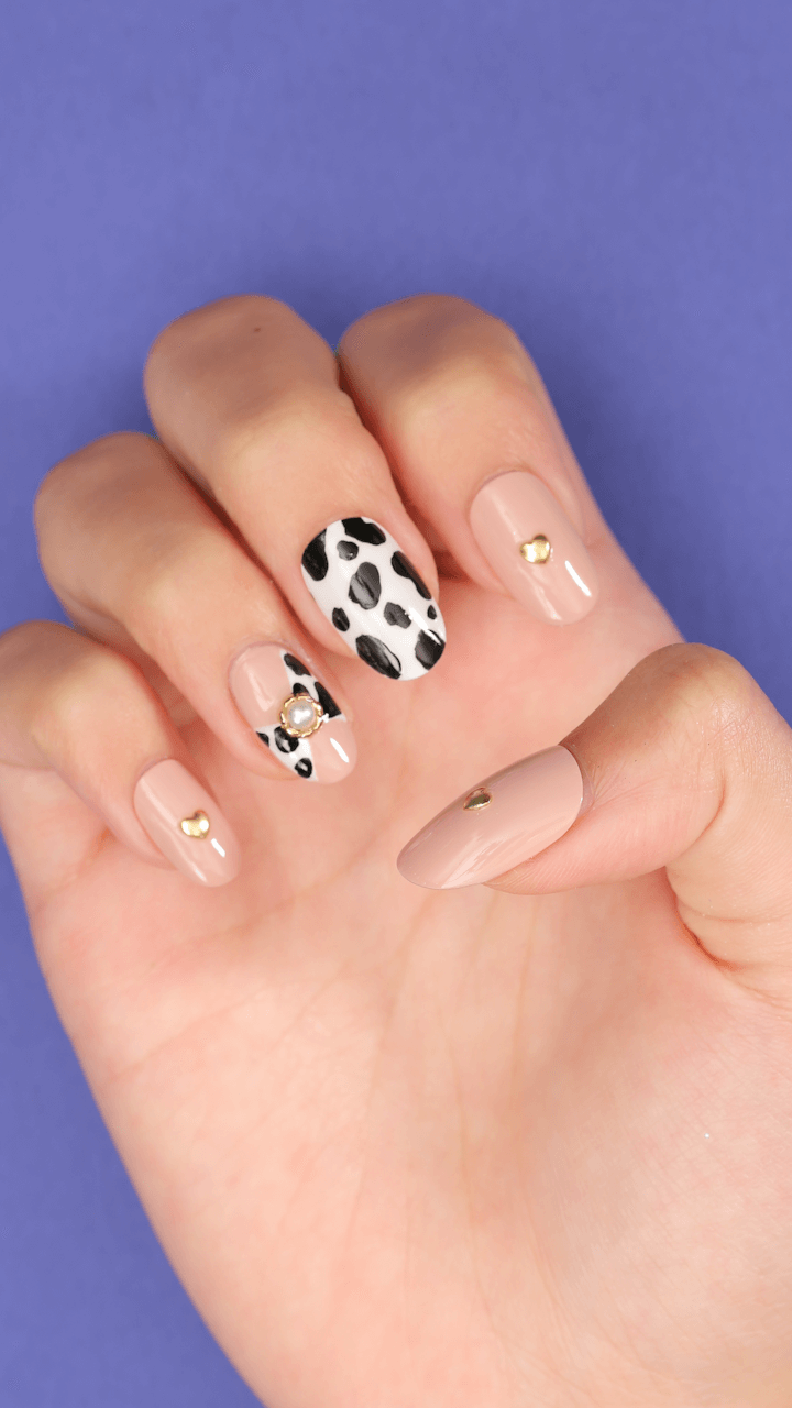 マステで作るダルメシアンりぼんネイル