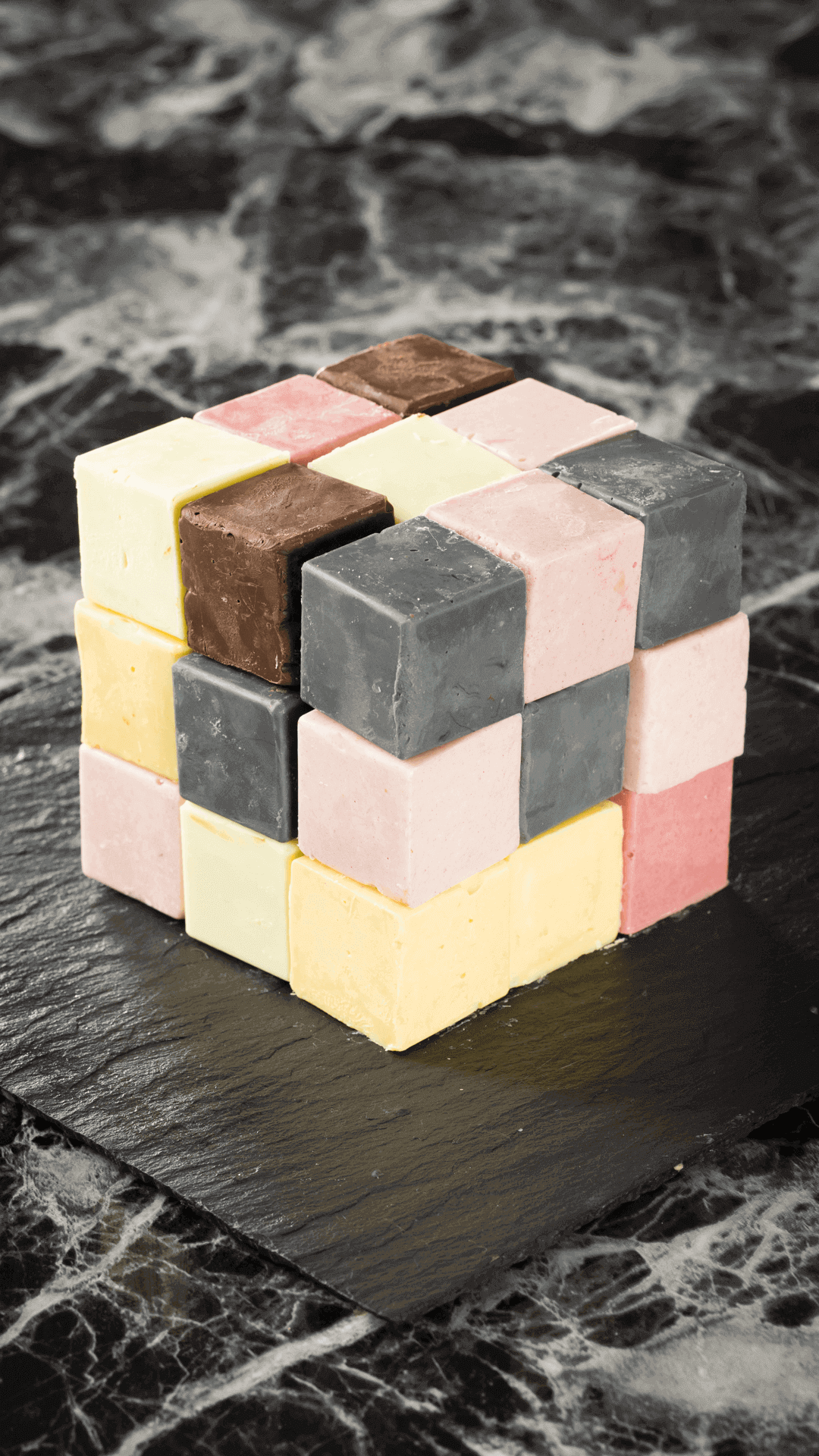 食べられるおもちゃ！？CUBEチョコ