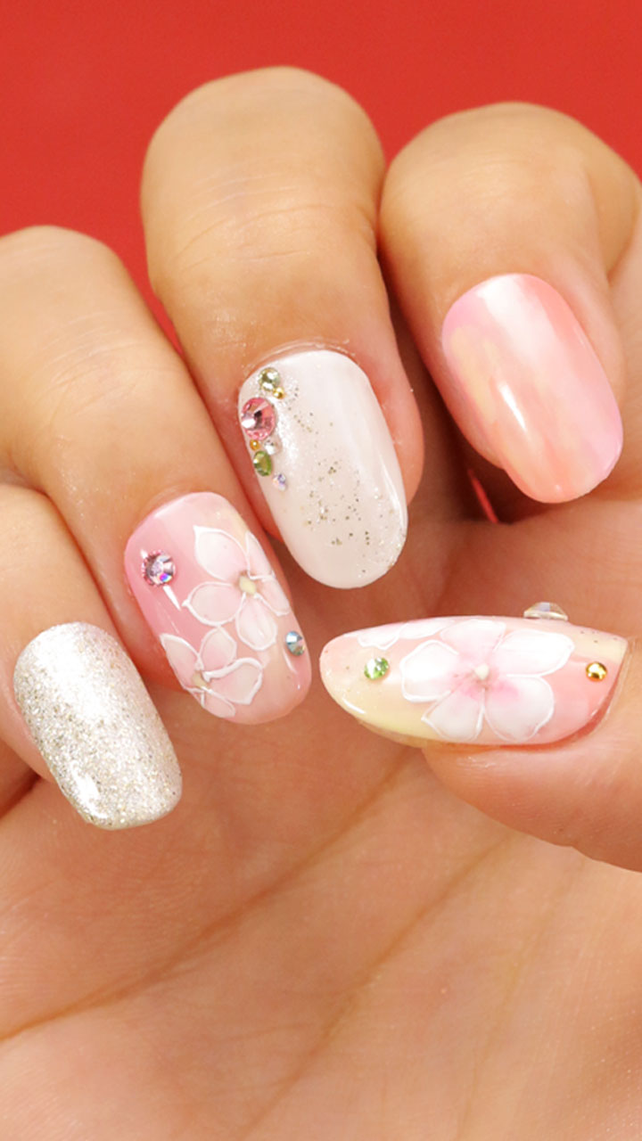 可愛いネイルの王道♡レースフラワーネイル