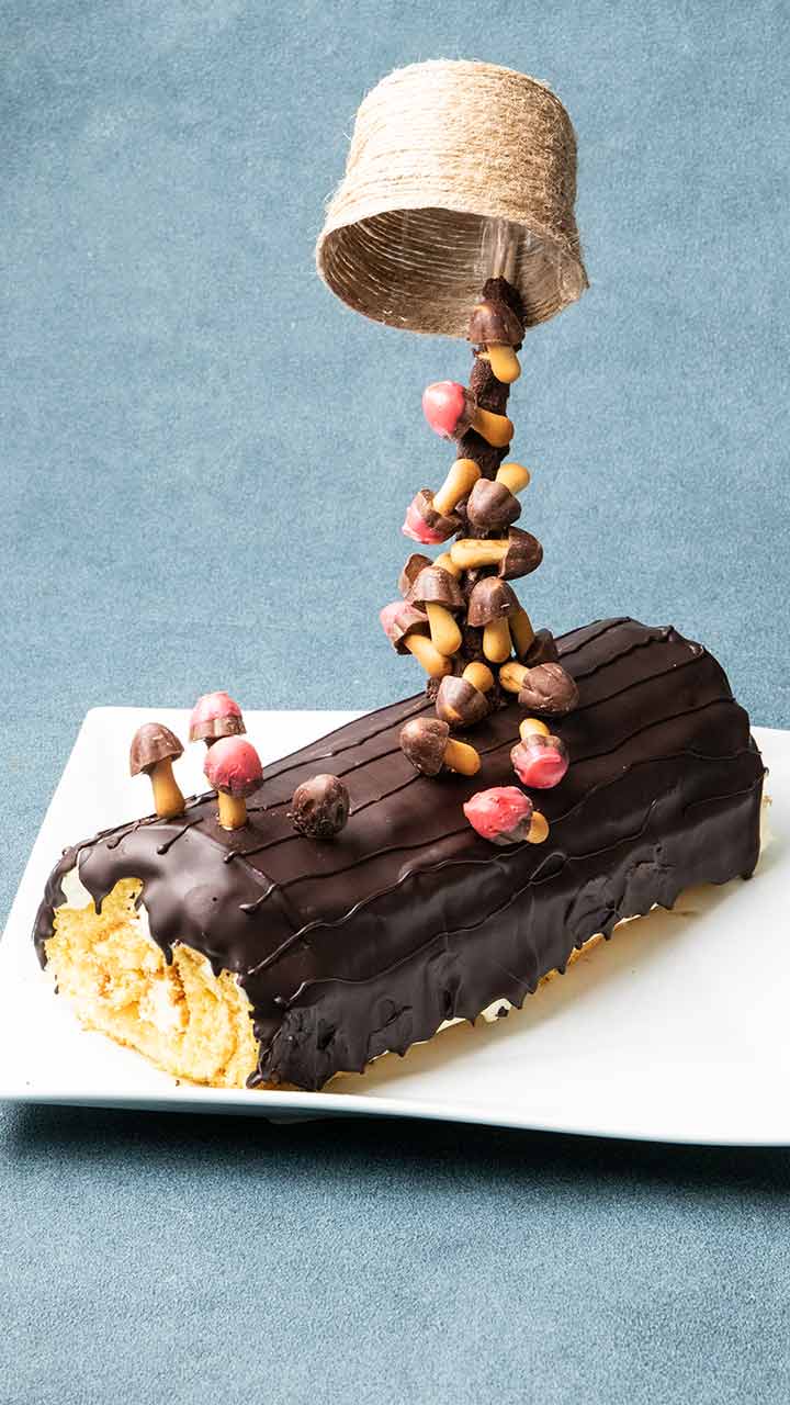 見た目のインパクト大!!丸太ときのこのケーキ