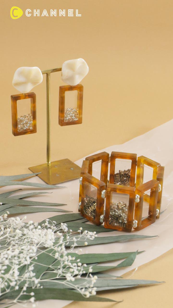 あなたは何入れる?シャカシャカべっ甲アクセ