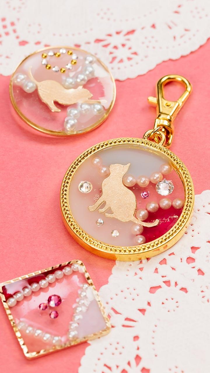 ちょっとした工夫でメルヘンに♪猫のカラフルキーホルダー