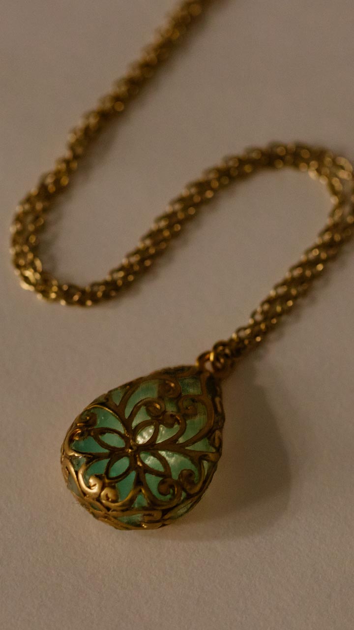 暗闇で光るのが神秘的☆夜光ペンダント