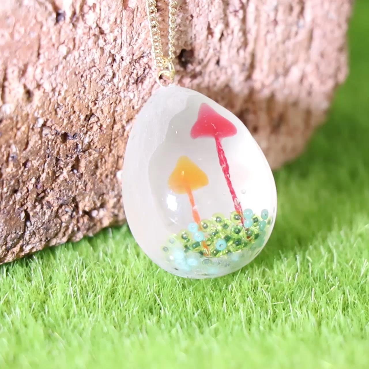浮かび上がるキノコ♡ 「すりガラス風ネックレス」