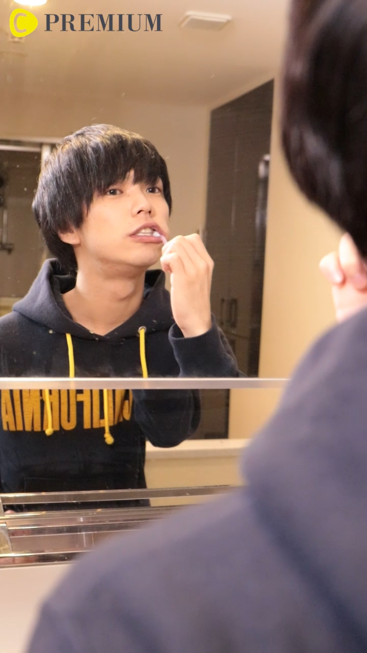 小型犬男子×部屋着×歯磨き