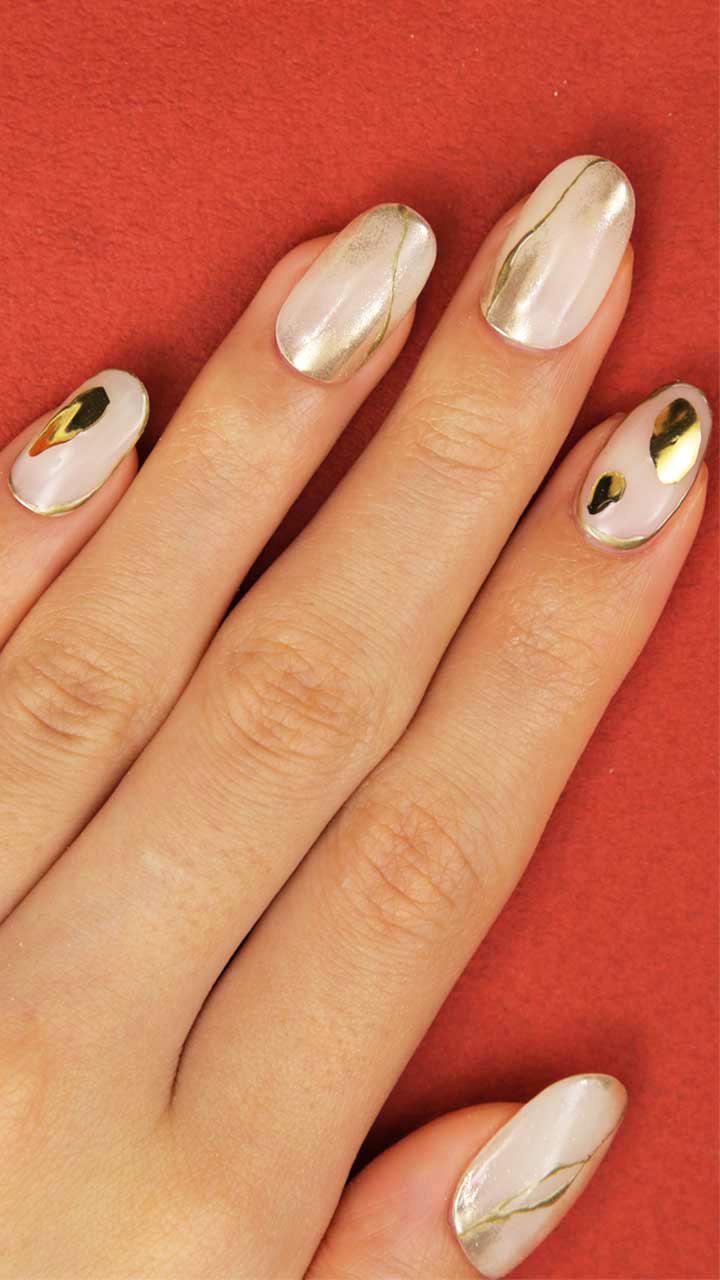 ゴージャスだけど上品♡メタリックフィルムネイル