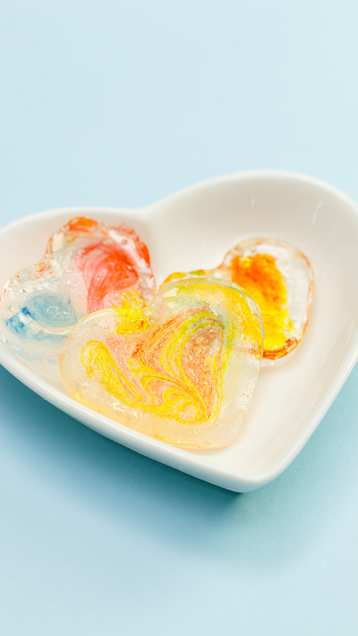 好きな色で彩って☆簡単にできるべっこう飴の作り方