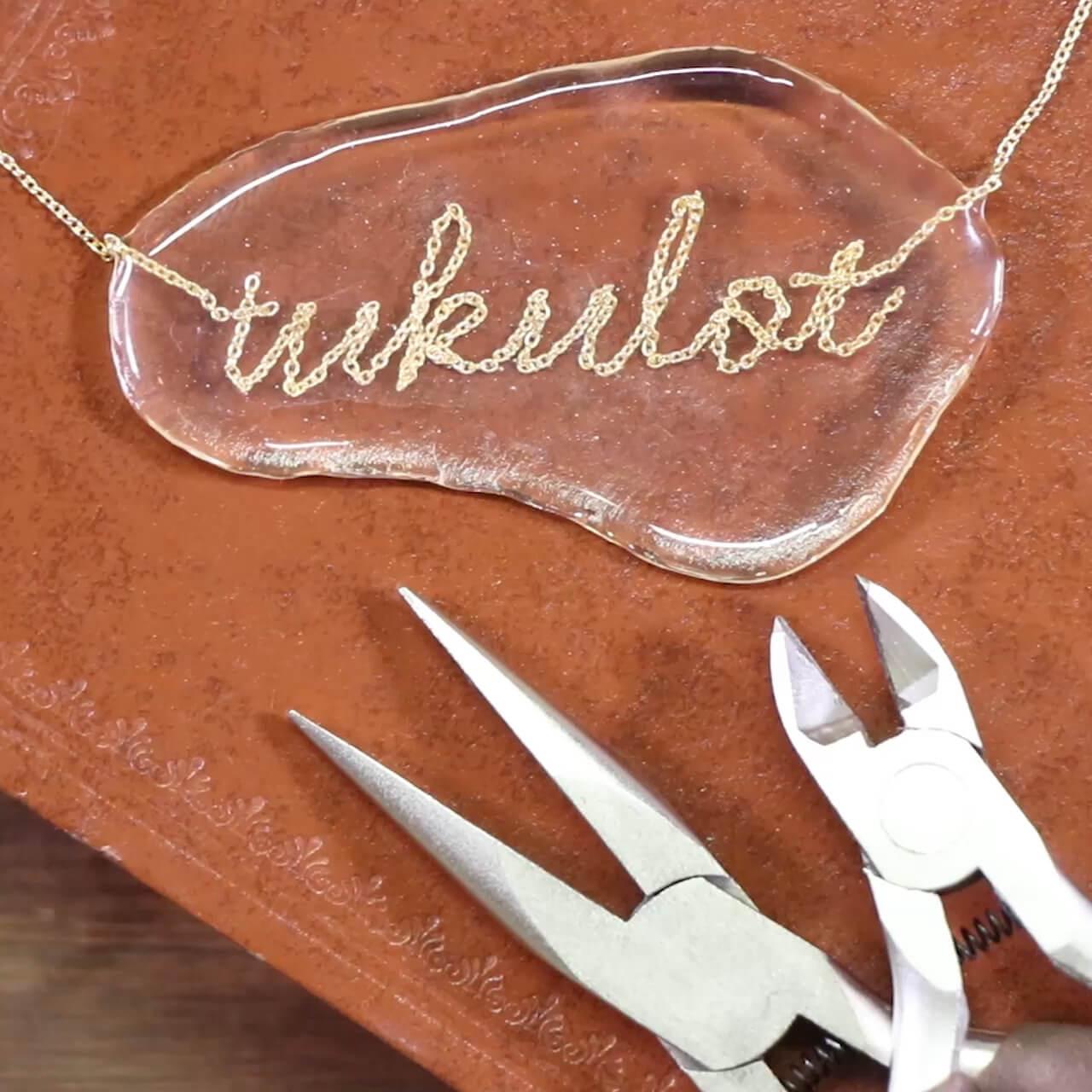 言葉をアクセサリーに♪「メッセージネックレス」