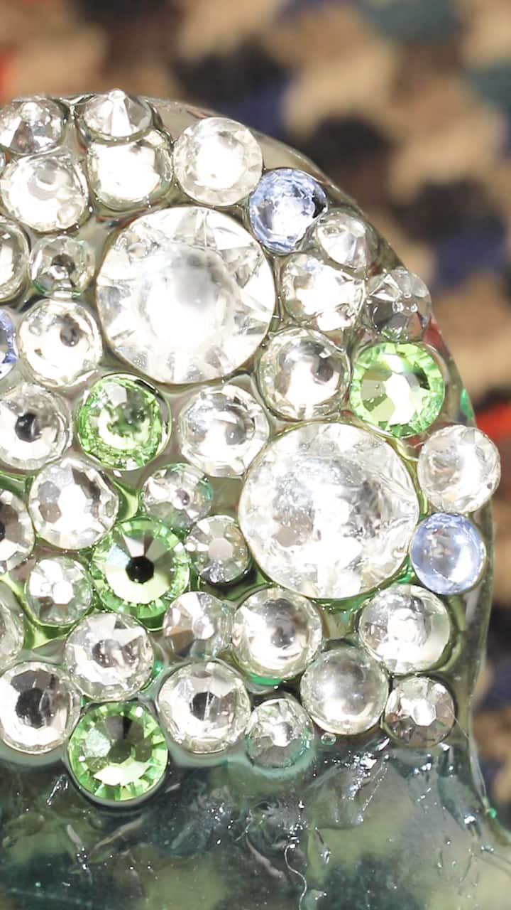 輪ゴムでかたどる！亀ブローチ