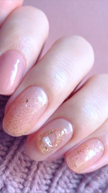 ぷっくり感が可愛い♡ゴールドフレークニュアンスネイル