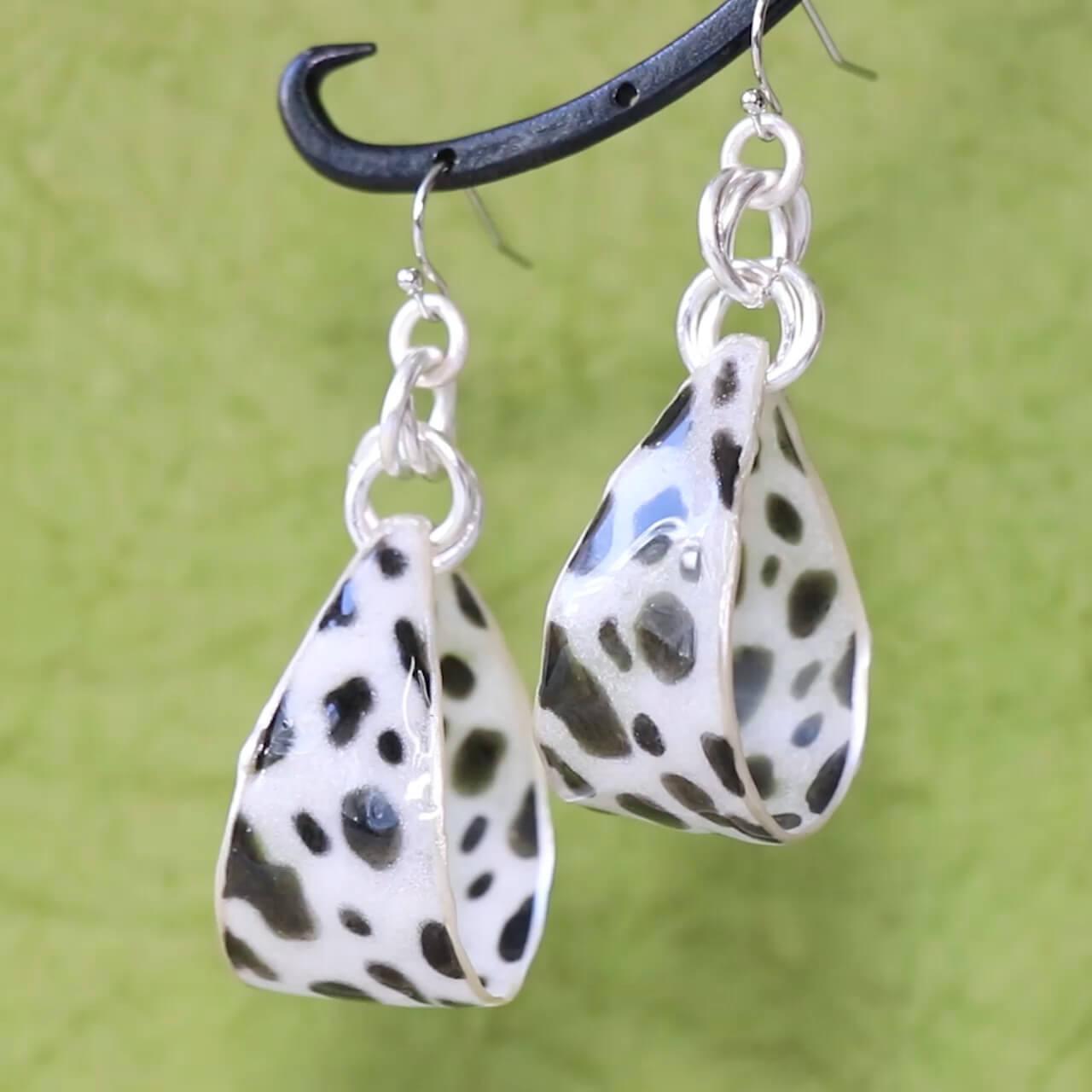 旬な模様「ダルメシアン柄ピアス」