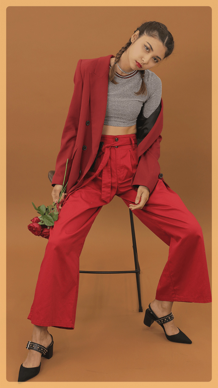 男より女を惚れさせる♡レッドパンツのハンサムコーデ