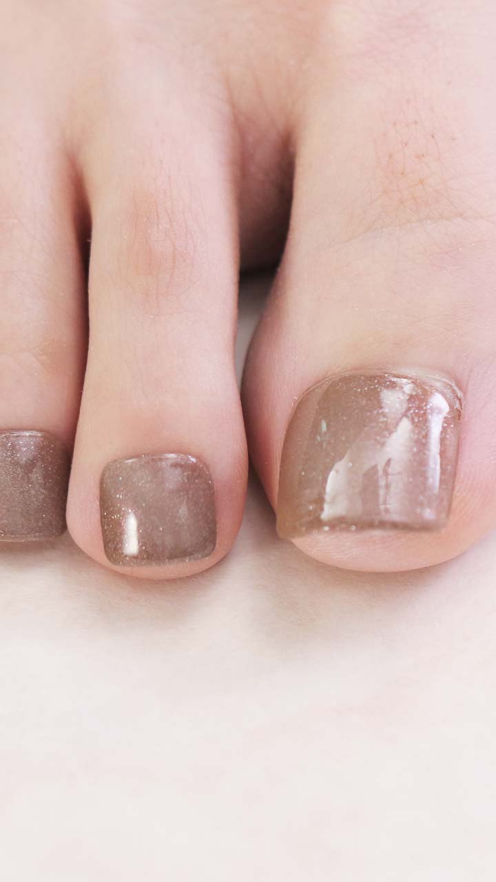 シンプルで大人な足元に♡ブラウンネイル