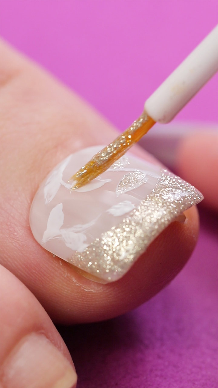 結婚式にぴったり！樹氷ネイル