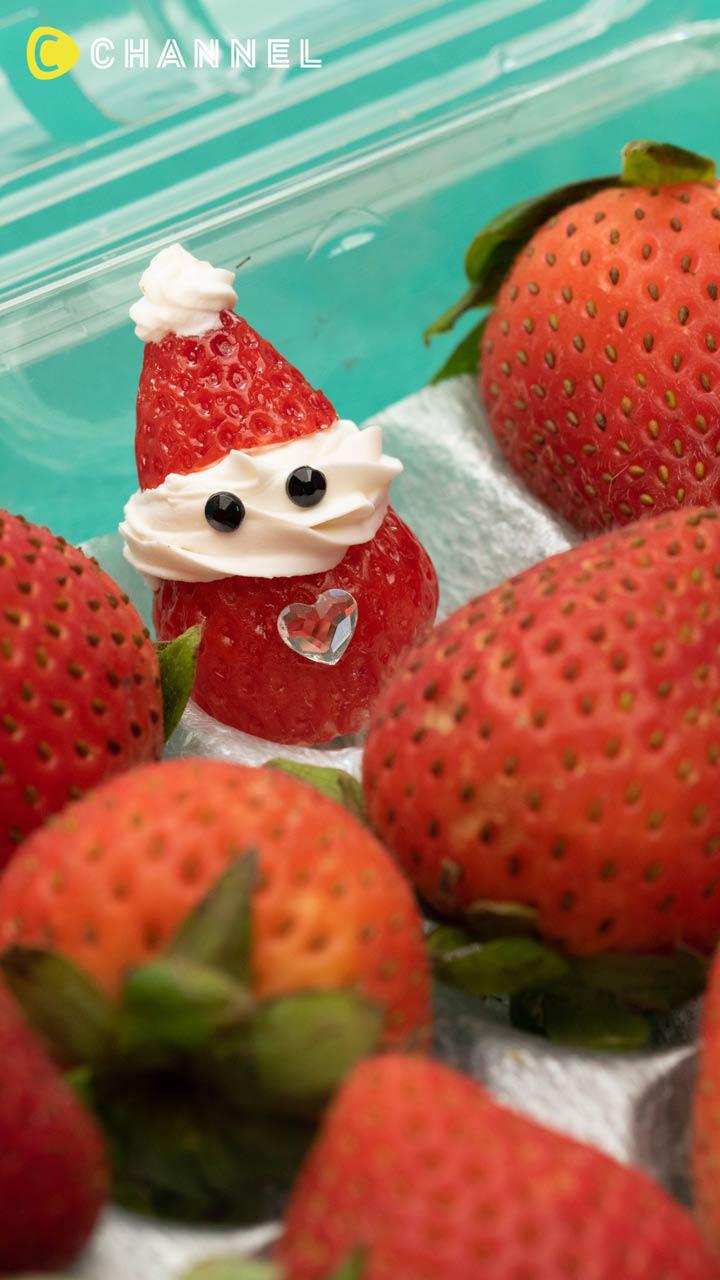 クリスマスの魔法をかけて♡いちごがサンタクロースに大変身⁉