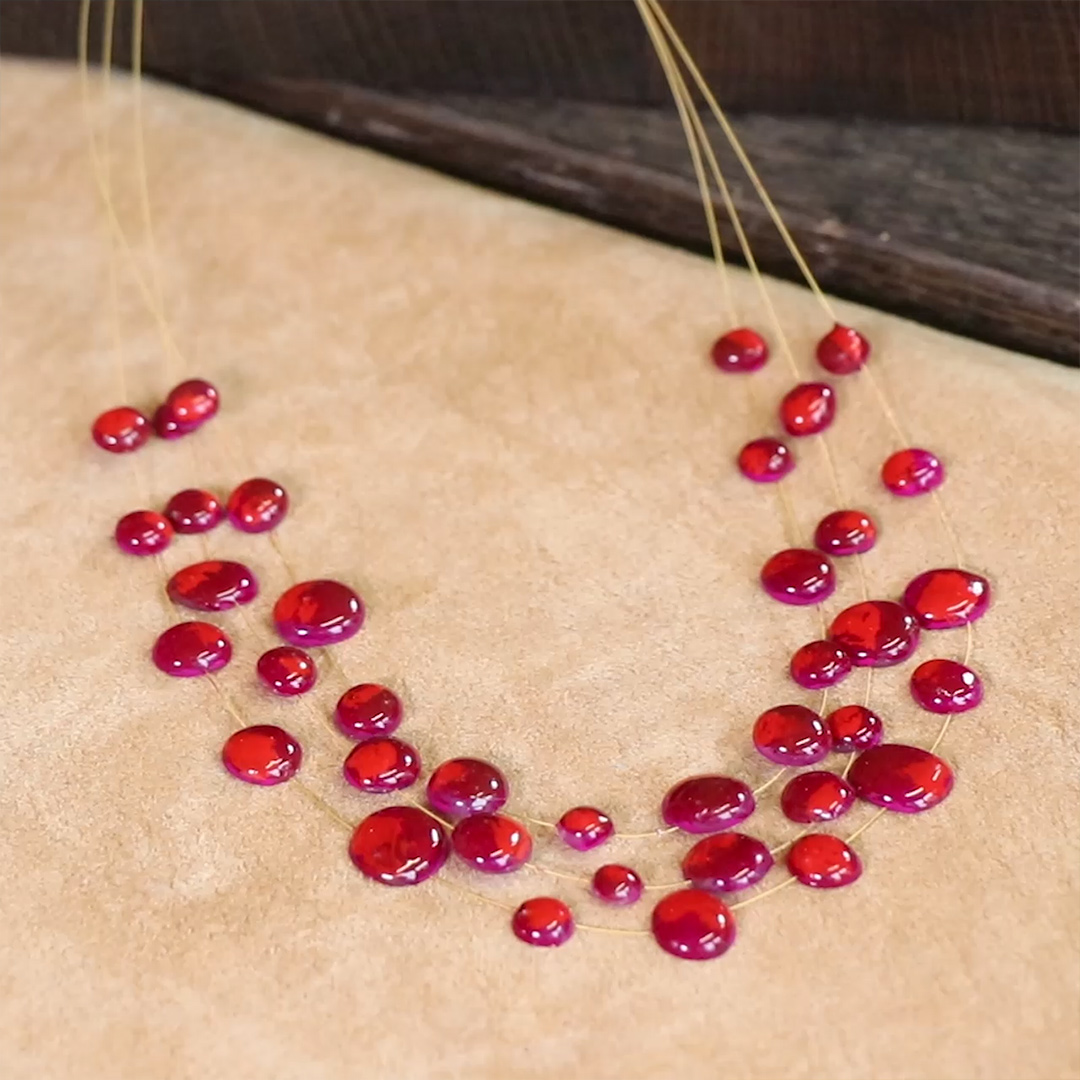 色鮮やか「グルーにポンポン♪ネックレス」