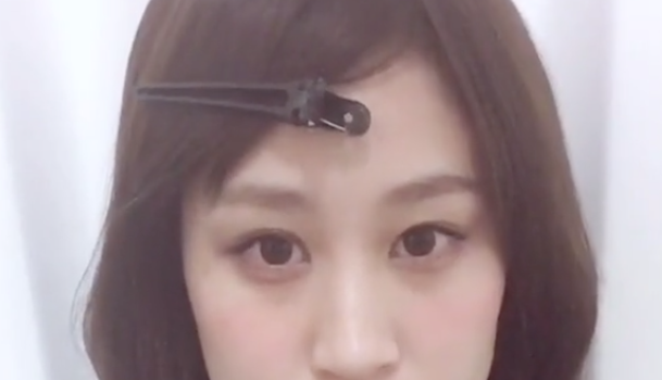 コテを使って前髪を流す 流し前髪の作り方をアイテム別にご紹介