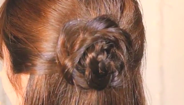 結婚式にしたいハーフアップ 上品な髪型はお呼ばれもok C Channel 女子向け動画マガジン