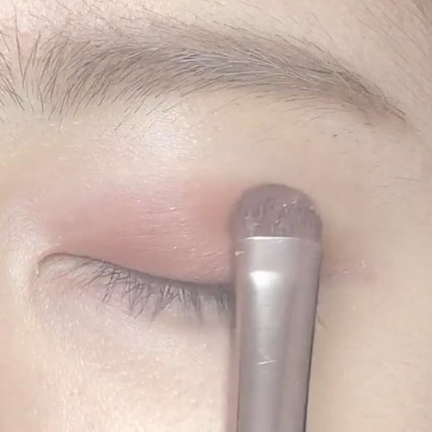 二重のアイシャドウの塗り方 末広二重 平行二重 奥二重で違う