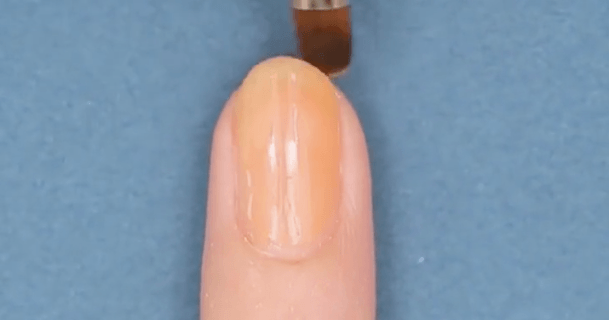 べっ甲ネイルがセルフでできちゃう 指先から始まる大人レディ