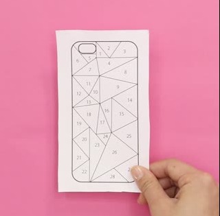 手作りのスマホケースで自分だけのオシャレを楽しも