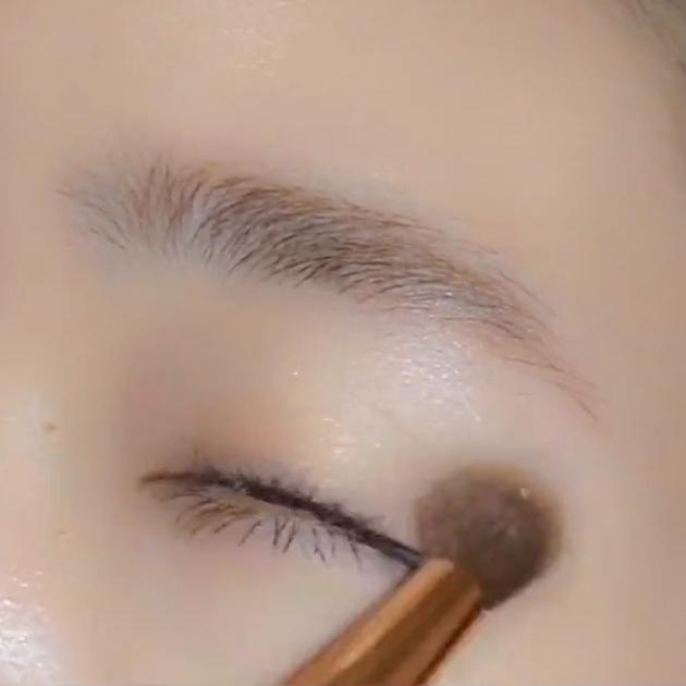 完全版 アイシャドウの選び方 塗り方を種類 目の形 イエベ ブルベ別に紹介 C Channel 女子向け動画マガジン