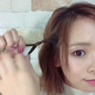 こなれ感たっぷり ねじりんぱ 簡単 かわいいヘアアレンジまとめ C Channel 女子向け動画マガジン