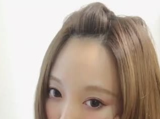 ポンパドールのやり方 簡単ヘアアレンジで大人かわいい髪型に C Channel 女子向け動画マガジン