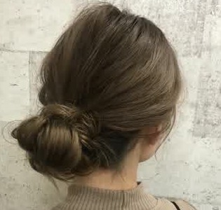 結婚式でも映えるシニヨンとは セルフでできるヘアアレンジ集