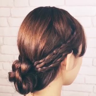 ロングヘアのギブソンタック 簡単にまとまるコツを伝授