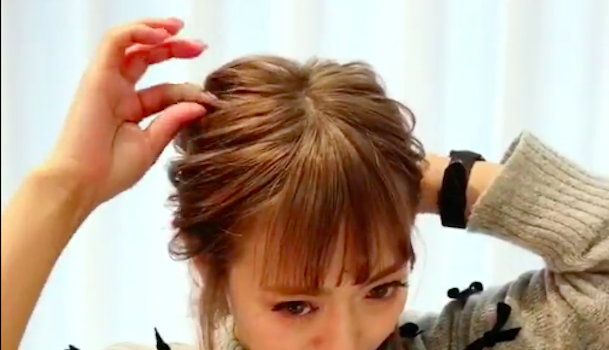 伸ばしかけ前髪はポニーテールでかわいくまとめる ヘアアレンジ集