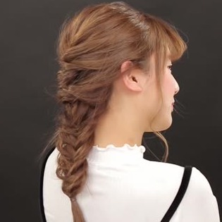 ミディアムでもできるフィッシュボーン 簡単ヘアアレンジ11選 C Channel 女子向け動画マガジン